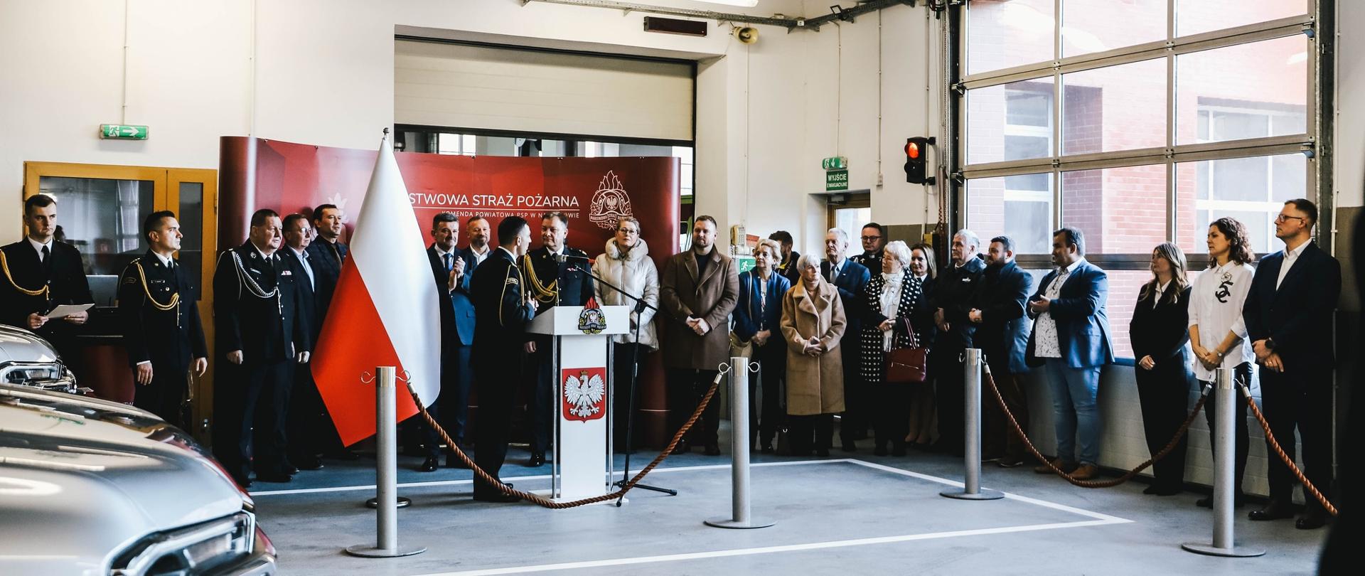 Uroczysta zbiórka z okazji przekazania pojazdów pożarniczych.