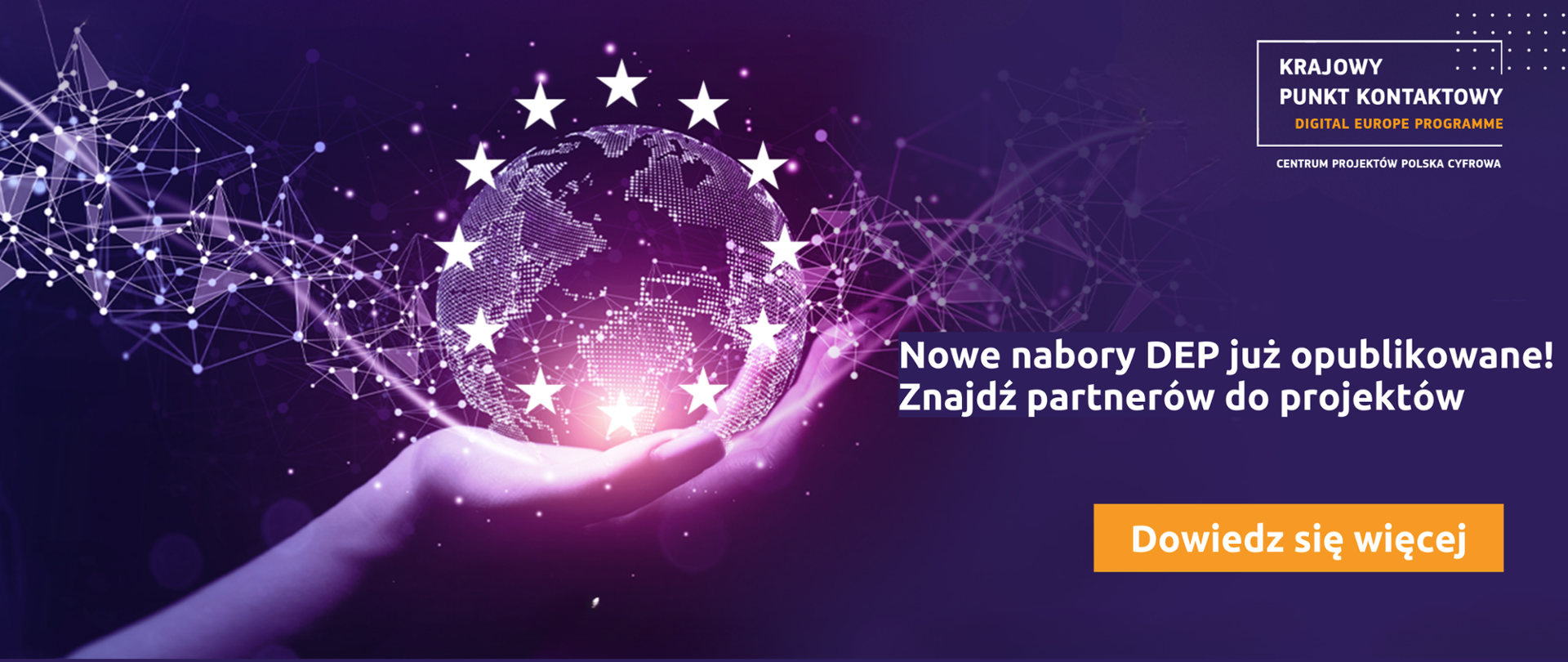 W prawym górnym rogu grafiki znajduje się logo Krajowego Punktu Kontaktowego. Niżej widnieje biały napis "Nowe nabory DEP już opublikowane! Znajdź partnerów do projektów" W lewej części grafiki znajduje się fragment dłoni, która trzyma narysowaną kropkami planetę Ziemię z naniesionym na nią okręgiem gwiazd pochodzących z flagi Unii Europejskiej. Całość ozdobiona jest falą połączonych punktów nadającej bardziej cyfrowy charakter.