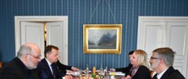 Head of the Ministry of National Defence during consultations in Prague_3