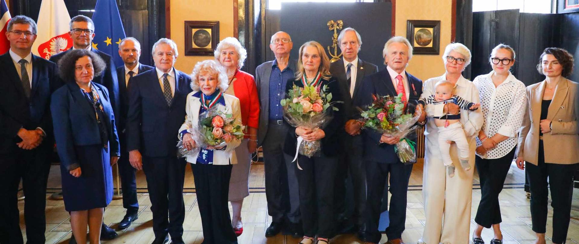 Minister kultury odznaczył medalami Gloria Artis przedstawicieli londyńskiej Polonii, fot. Danuta Matloch