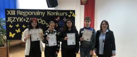 Uczestnicy konkursu językowego wraz z opiekunem