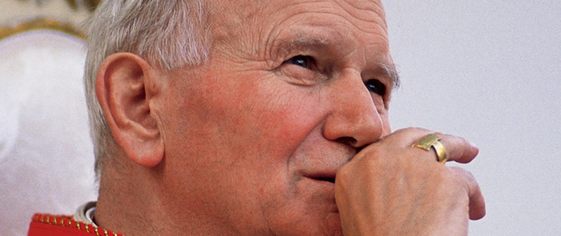 18.03.1990 Ivrea, Italia. Papa Giovanni Paolo II durante la visita pastorale.