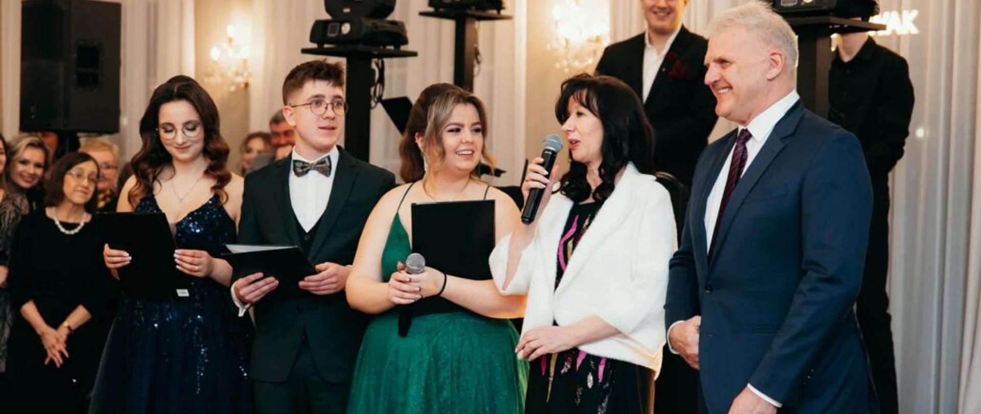 Studniówka maturzystów ZSCKR w Zduńskiej Dąbrowie