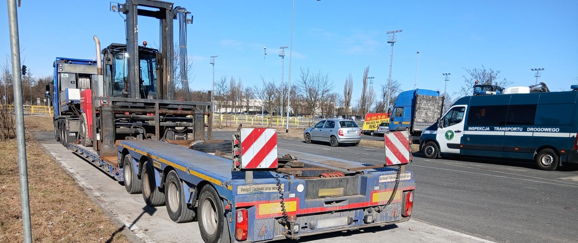 Pojazd nienormatywny bez wymaganego zezwolenia.