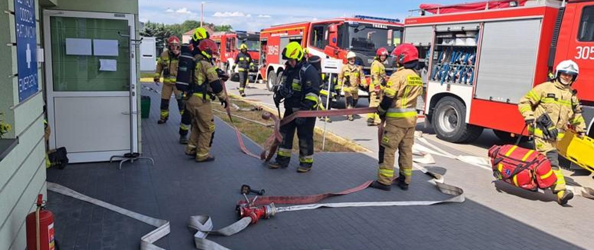Strażacy podczas ćwiczeń