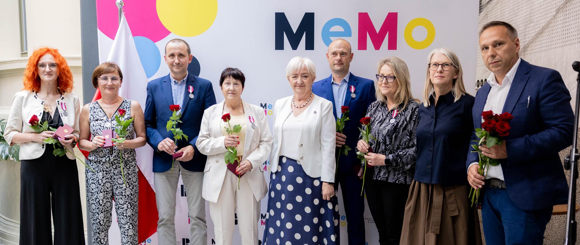 Odznaczenia „Zasłużony dla Kultury Polskiej” dla łódzkich bibliotekarek, zdjęcie zbiorowe