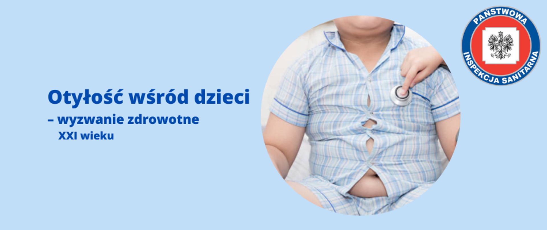 Grafika przedstawia logo z tytułem "Otyłość wśród dzieci – wyzwanie zdrowotne XXI wieku". Po prawej stronie znajduje się okrągła grafika z otyłym chłopczykiem w opiętej koszuli nocnej z której między zapięciami guzikowymi prześwituje brzuch. W prawym górnym rogu grafiki umieszczono logo Państwowej Inspekcji Sanitarnej. Całość na błękitnym tle.