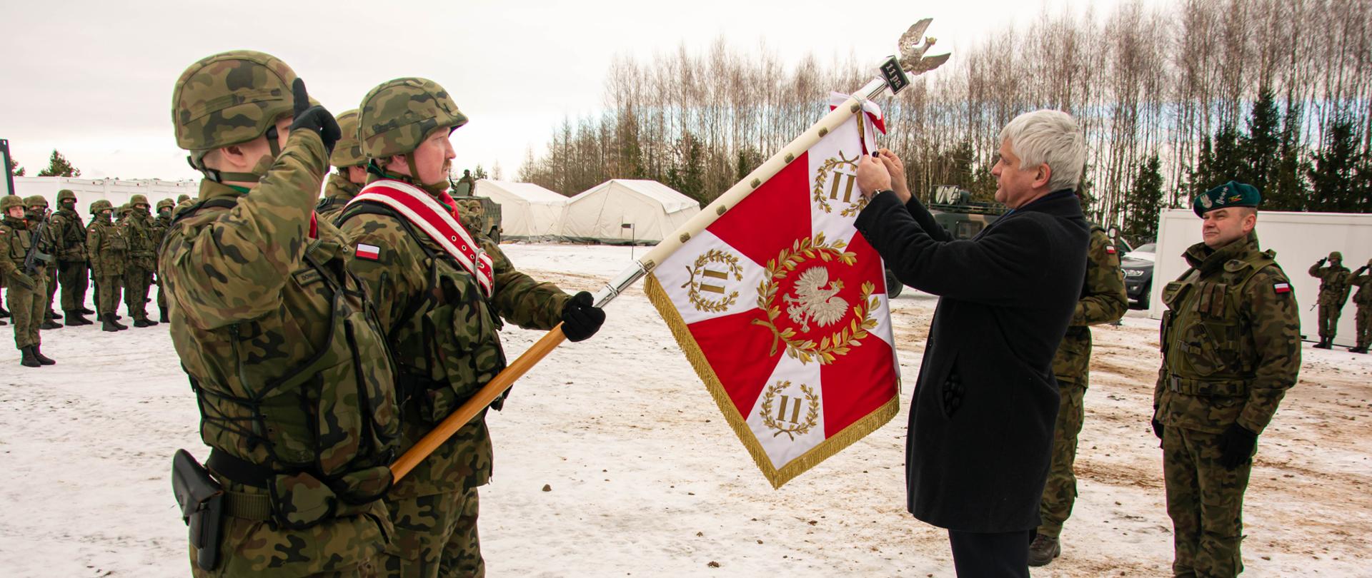 Nadanie Medalu "Pro Patria" 11 Mazurskiemu Pułkowi Artylerii