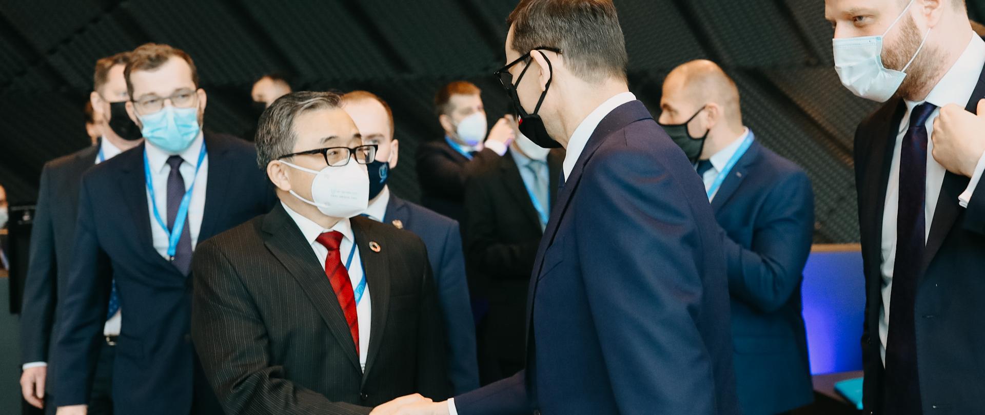 spotkanie premiera Matusza Morawieckiego z podsekretarzem generalnym Organizacji Narodów Zjednoczonych ds. gospodarczych i społecznych Liu Zhenmin, na zdjęciu w delegacji polskiej minister Grzegorz Puda