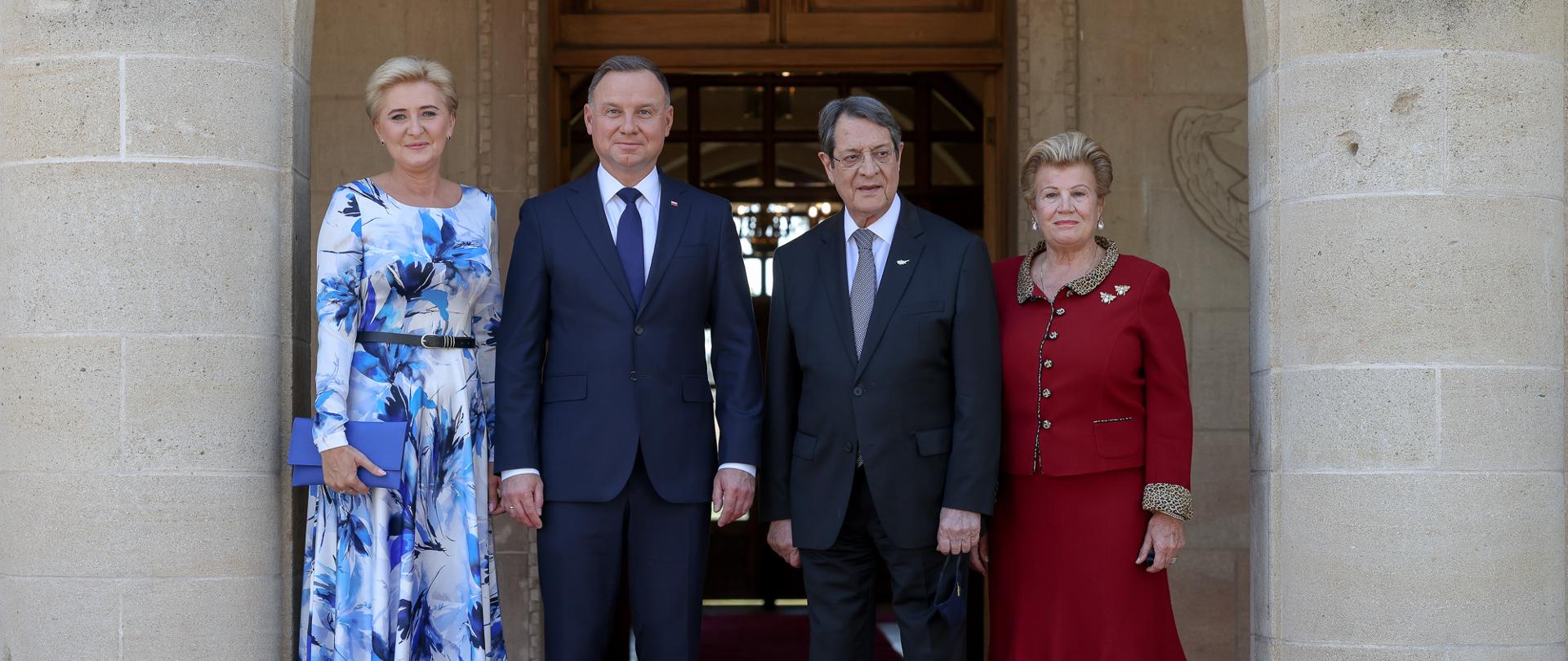 Family photo of Presidential Couples