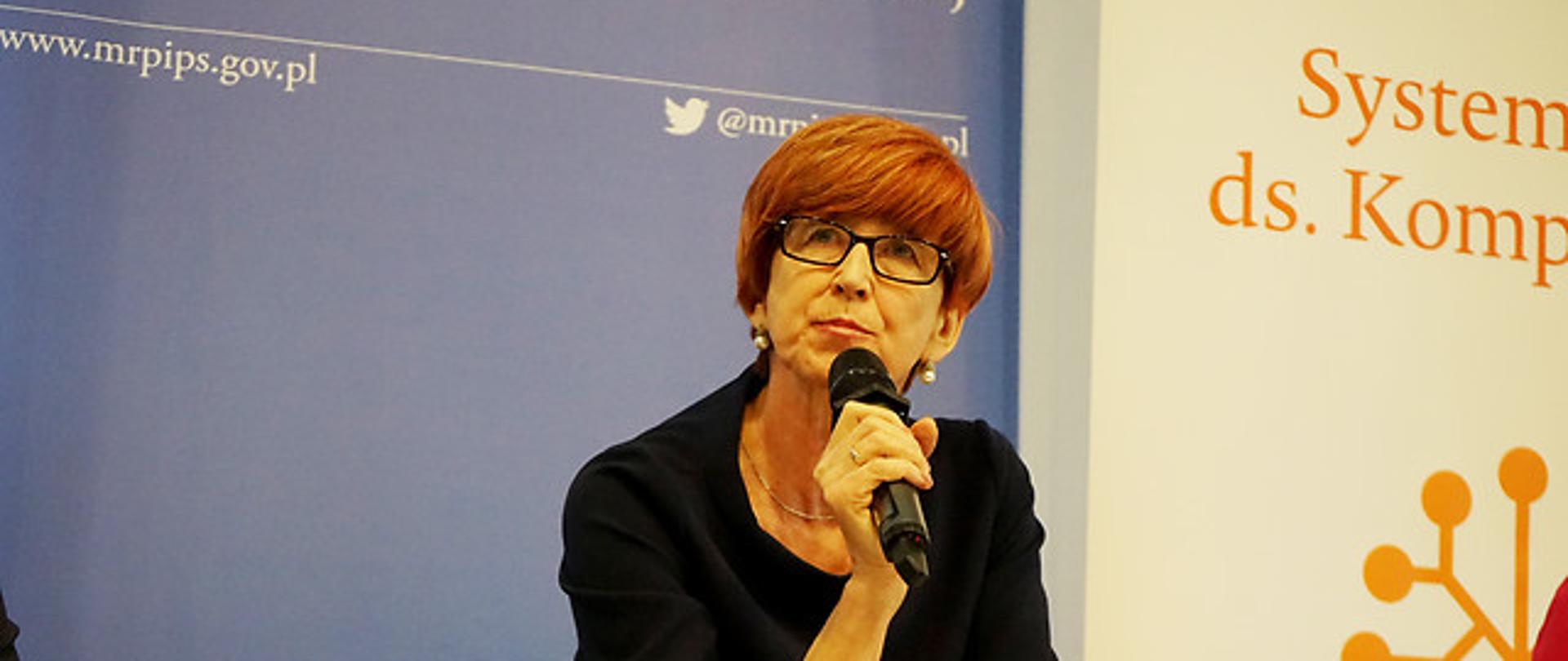 Minister Rafalska podczas konferencji w Centrum Nauki Kopernik.