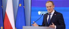 Premier Donald Tusk podczas konferencji prasowej.
