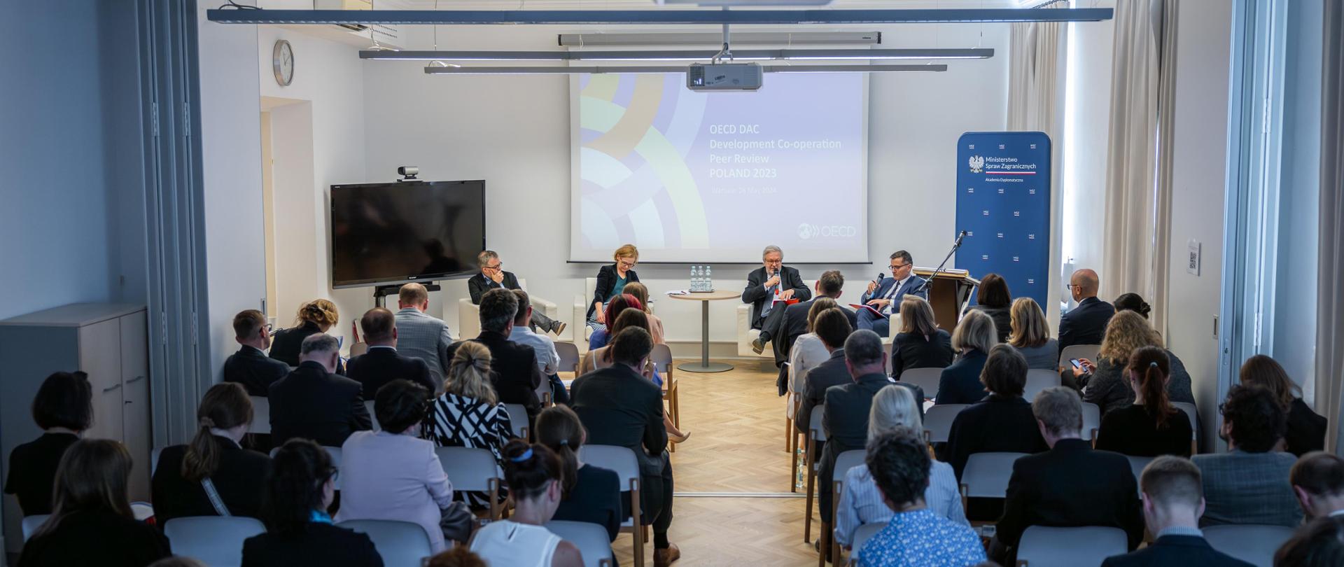 Presentation of the report on the review of the Polish development cooperation system with the participation of Deputy Minister Jakub Wisniewski and Chairman of the OECD Development Assistance Committee Carsten Staur