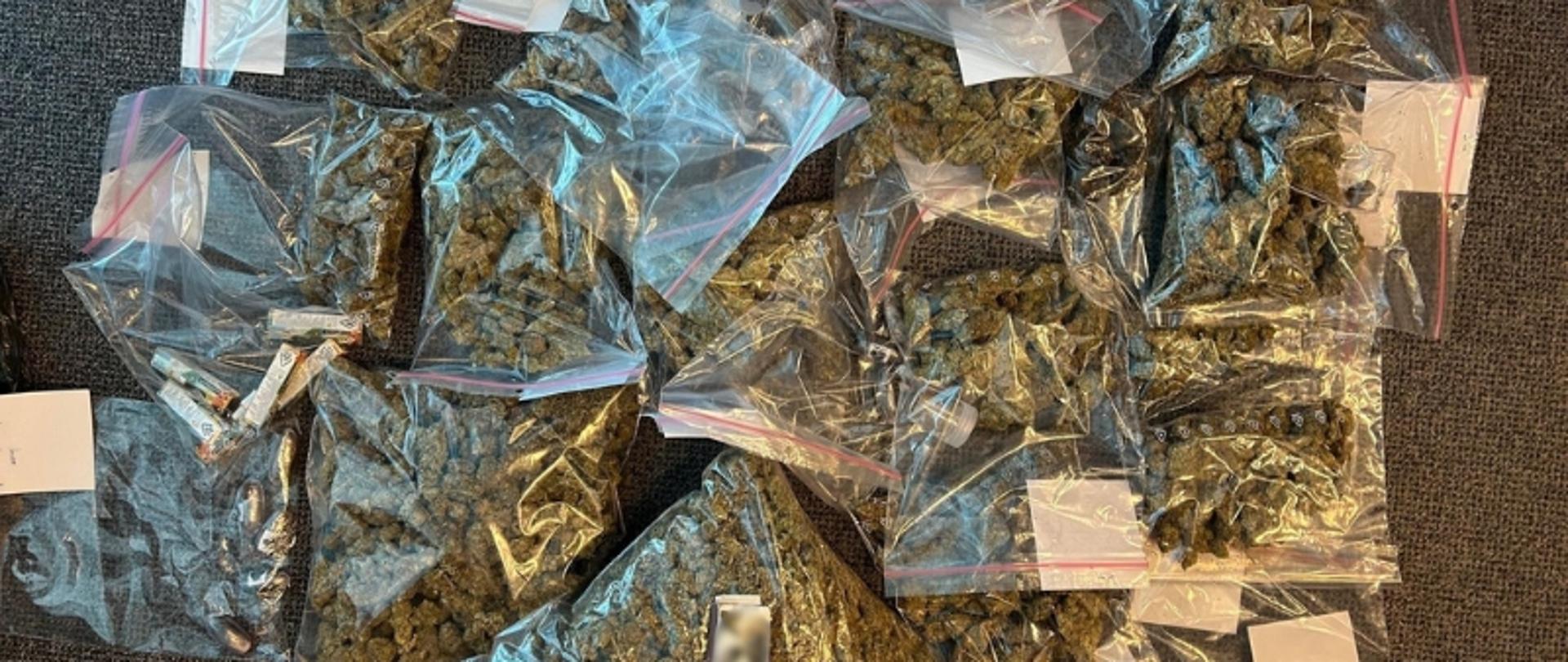 Sluzba Celno-Skarbowa kontrola przesylek