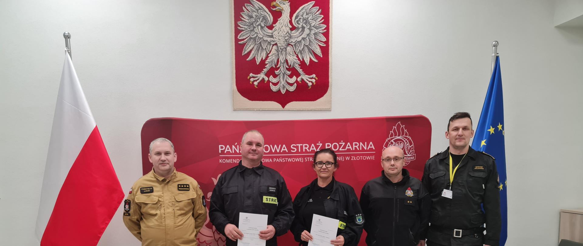 Na zdjęciu członkowie komisji oraz druhowie ,którzy zdawali egzamin