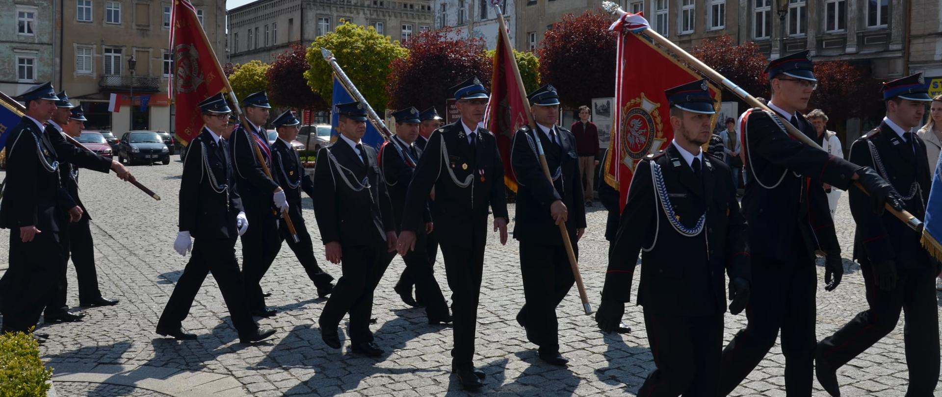 Widoczni uczestnicy uroczystości.