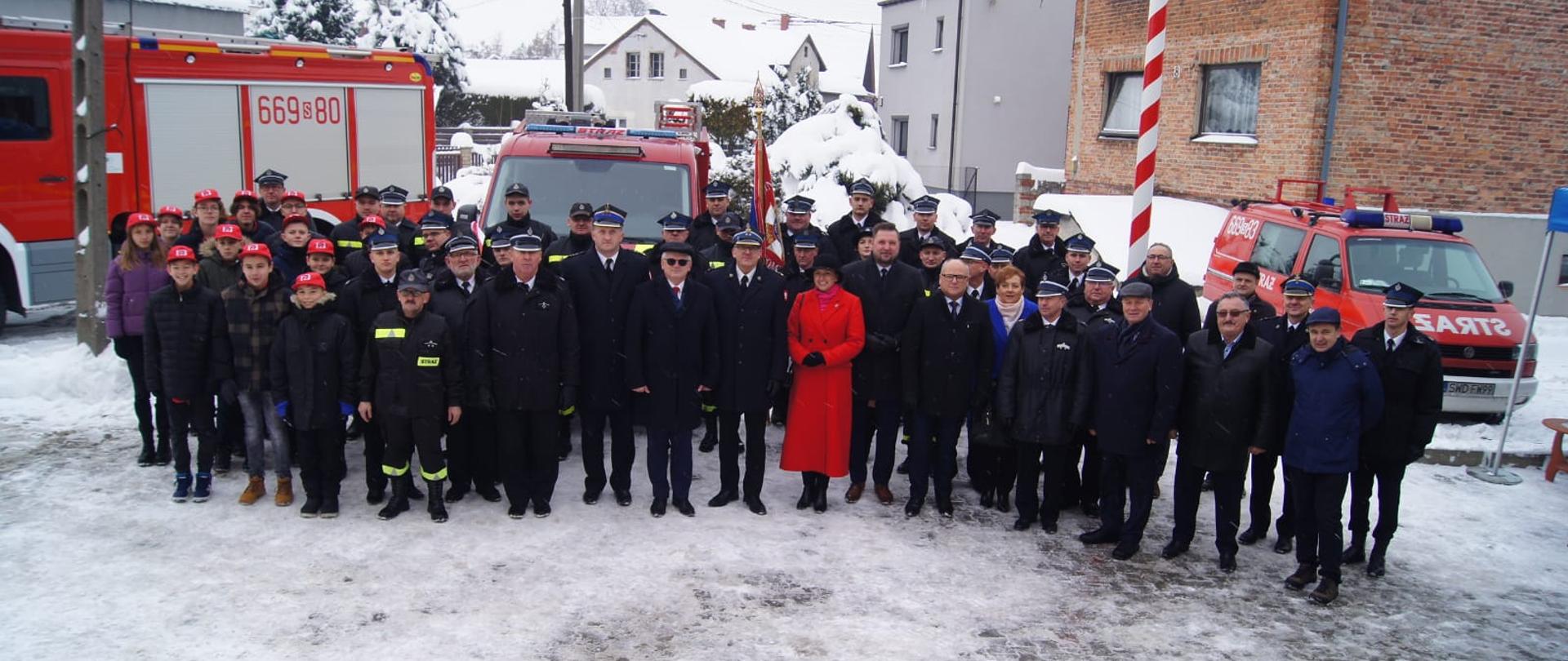 Uroczyste przekazanie i poświęcenie nowego samochodu bojowego dla OSP Lubomia