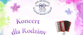 Ozdobny plakat zapraszający na Koncert dla Rodziny w wykonaniu uczniów Szkoły Muzycznej I stopnia, z okazji 80-lecia szkoły (1945-2025). Wydarzenie odbędzie się 15 czerwca 2026 r., o godzinie 16:30, w auli przy ul. Piętnastolecia 24. Grafika ma białe tło z kolorowymi plamami akwarelowymi. Centralnie widoczny jest rysunek rodziny (rodzice i dwoje dzieci), a obok niego pionowa kolumna instrumentów muzycznych (akordeon, skrzypce, fortepian) z płynącą linią nut.