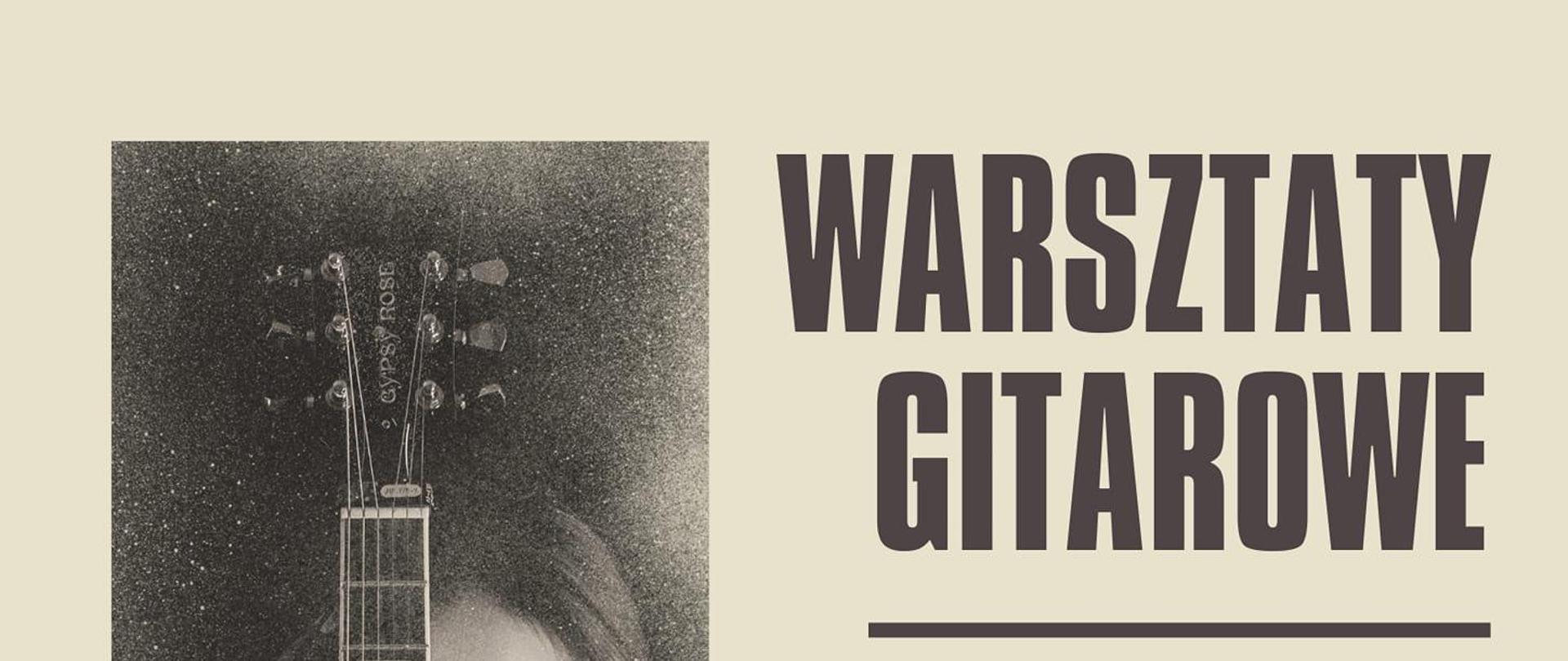 Plakat o jasnobeżowym tle. Po lewej stronie znajduje się zdjęcie kobiety trzymającej gitarę. Po prawej stronie znajdują się informacje o wydarzeniu. W prawym dolnym rogu widnieje logo szkoły. 