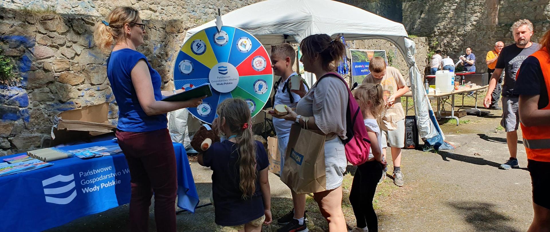 Wody Polskie wsparły akcję SprzątnijMy Park Książański.