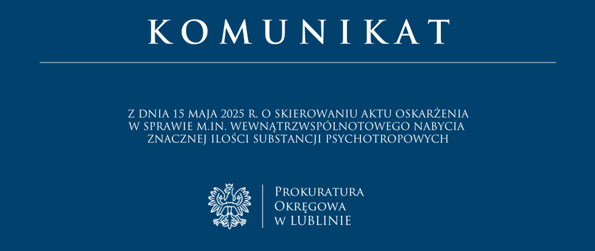 Niebieski baner z napisem: "Komunikat rzecznika prasowego z dnia 15 maja 2025 r. o skierowaniu aktu oskarżenia w sprawie m.in. wewnątrzwspólnotowego nabycia znacznej ilości substancji psychotropowych"