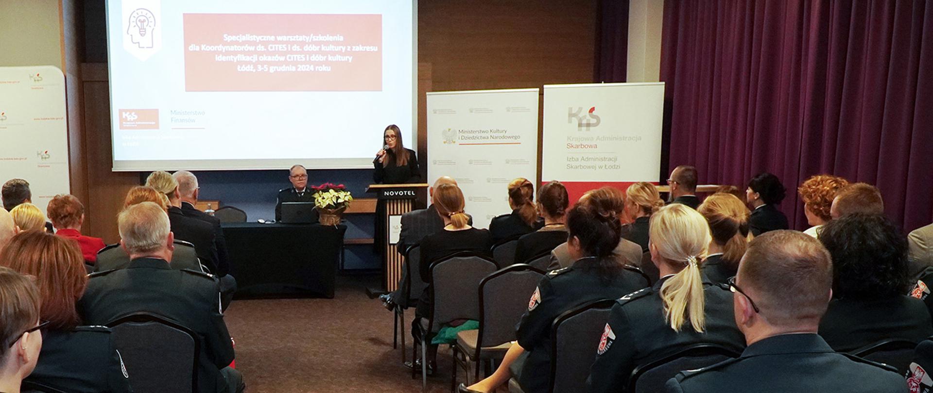 Uczestnicy warsztatów, zastępca szefa kas Małgorzata Krok podczas wystąpienia.