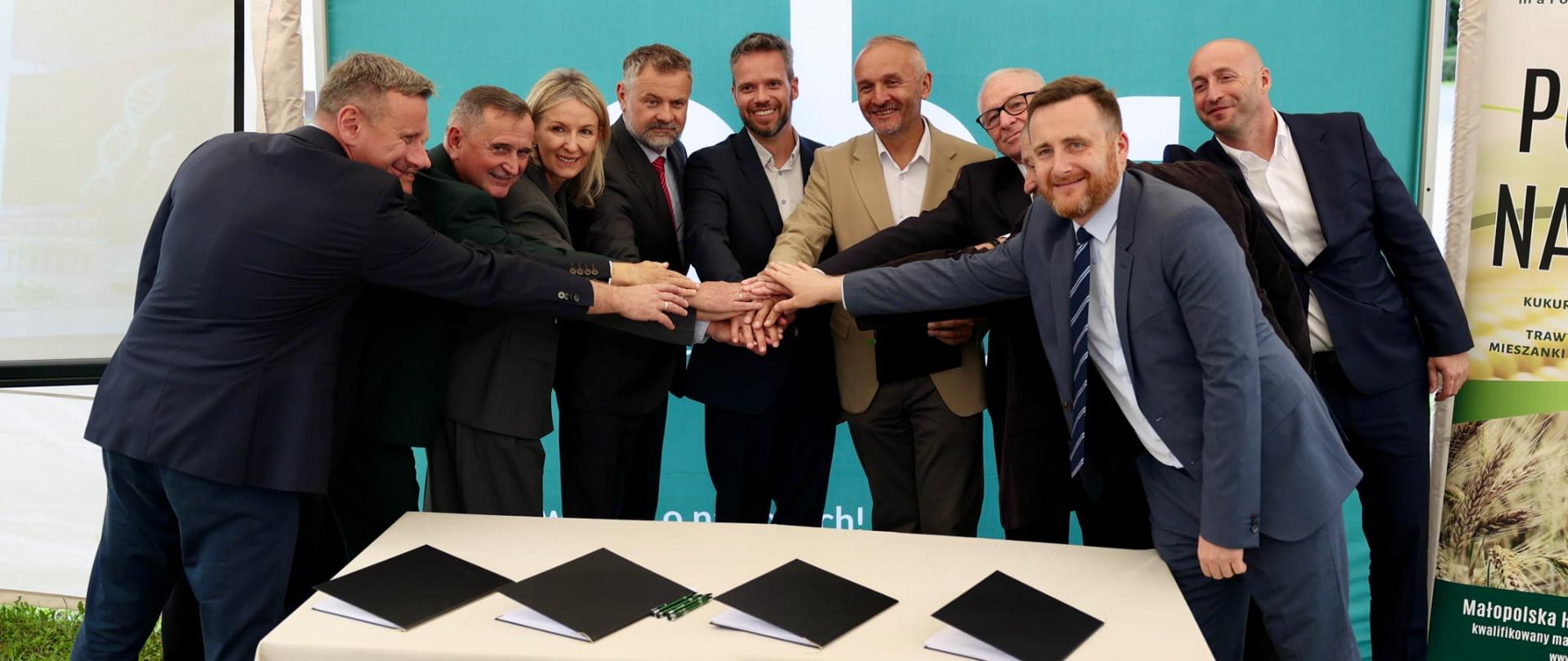 Podpisanie umowy o współpracy pomiędzy spółkami hodowlanymi GK KGS a Uniwersytetem Śląskim.