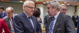 Min. Ardanowski rozmawia z Dyrektorem Generalnym w Dyrekcji ds. Rolnictwa KE Jerzym Plewą