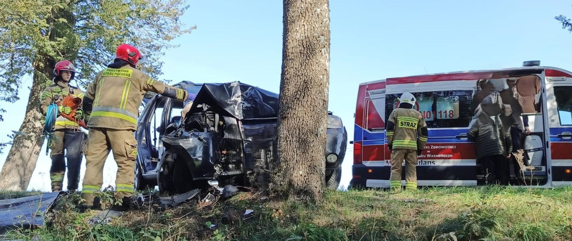 Poszkodowana kobieta w wypadku samochodu osobowego