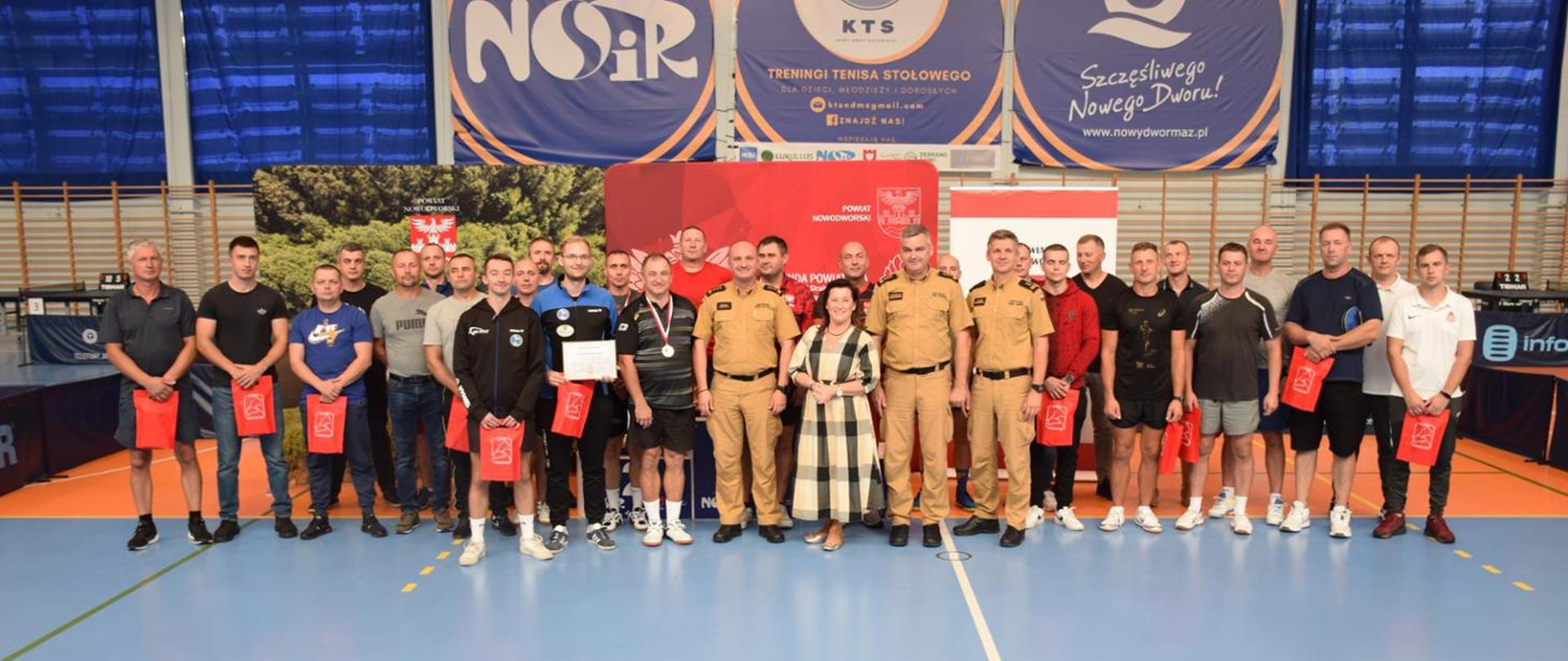 Pamiątkowe zdjęcie grupowe uczestników mistrzostw