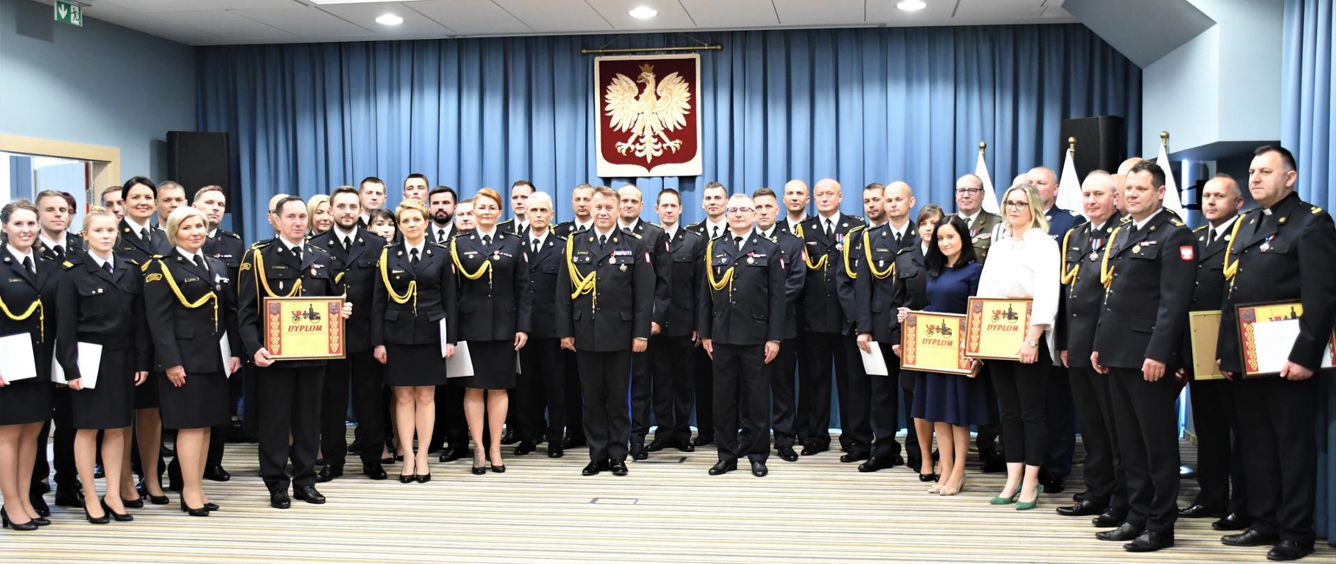 Uroczysta zbiórka z okazji Dnia Strażaka w Komendzie Wojewódzkiej PSP w Warszawie 