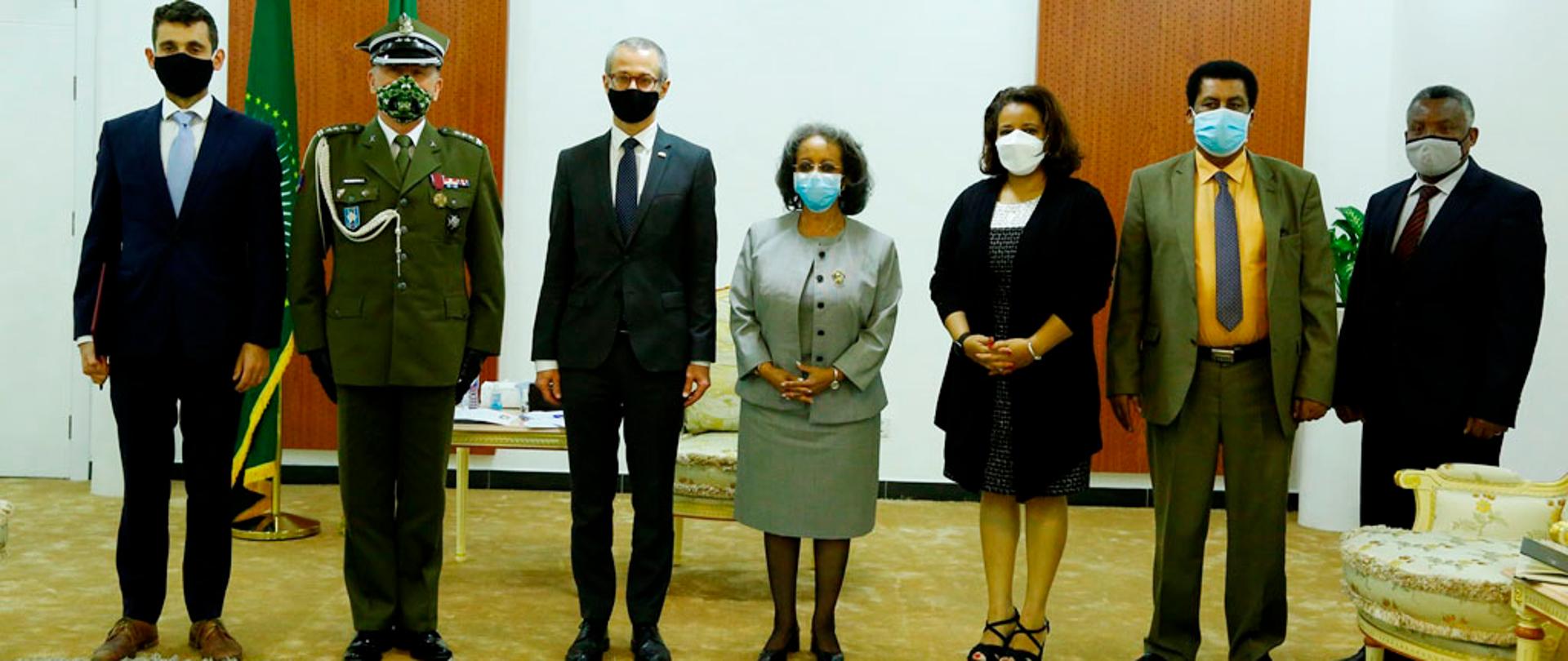 Amb. Przemysław Bobak w pałacu prezydent Sahle-Work Zewde. Towarzyszą Mu: płk Cezary Klukowski, attache obrony oraz Maciej Chrzanowski, kier. referatu polityczno-ekonomicznego - 13.10.20