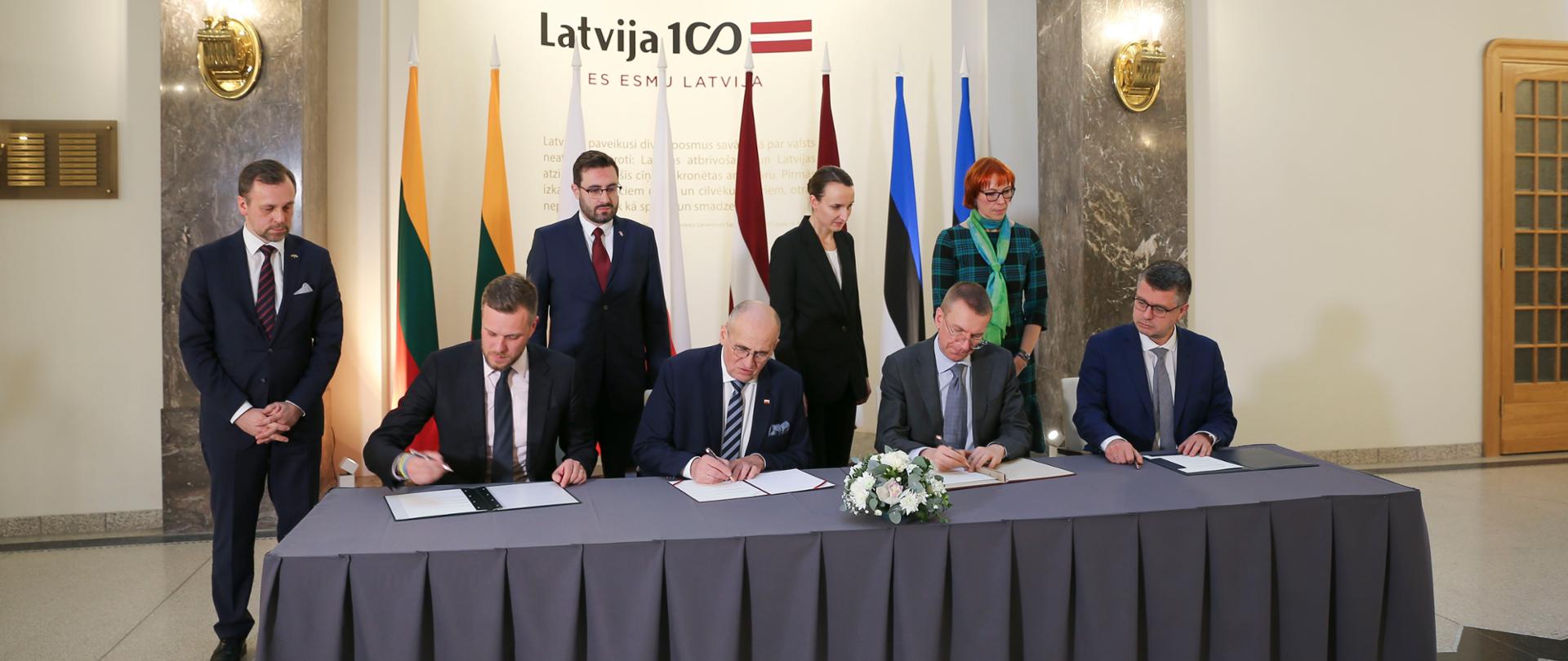 Minister Rau podczas podpisania wspólnej deklaracji z Ministrami Spraw Zagranicznych państw bałtyckich w Rydze