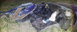 Wypadek drogowy w m. Mroczno, rozerwany samochód osobowy 