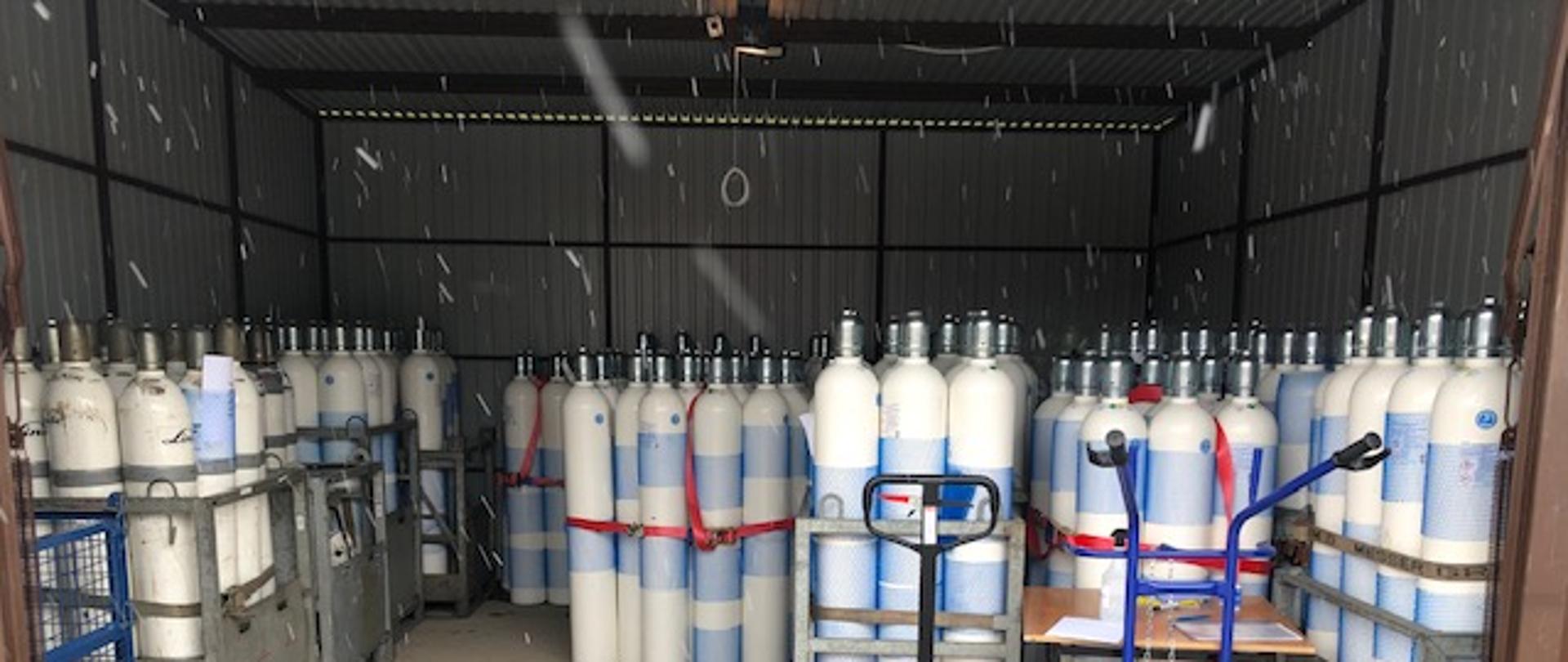 Magazyn z butlami tlenu