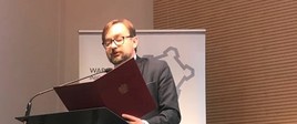 Na konferencji "Polski przemysł stoczniowy – między bezpieczeństwem a rozwojem gospodarczym". Przemawia Sekretarz Stanu w KPRM Paweł Szrot
