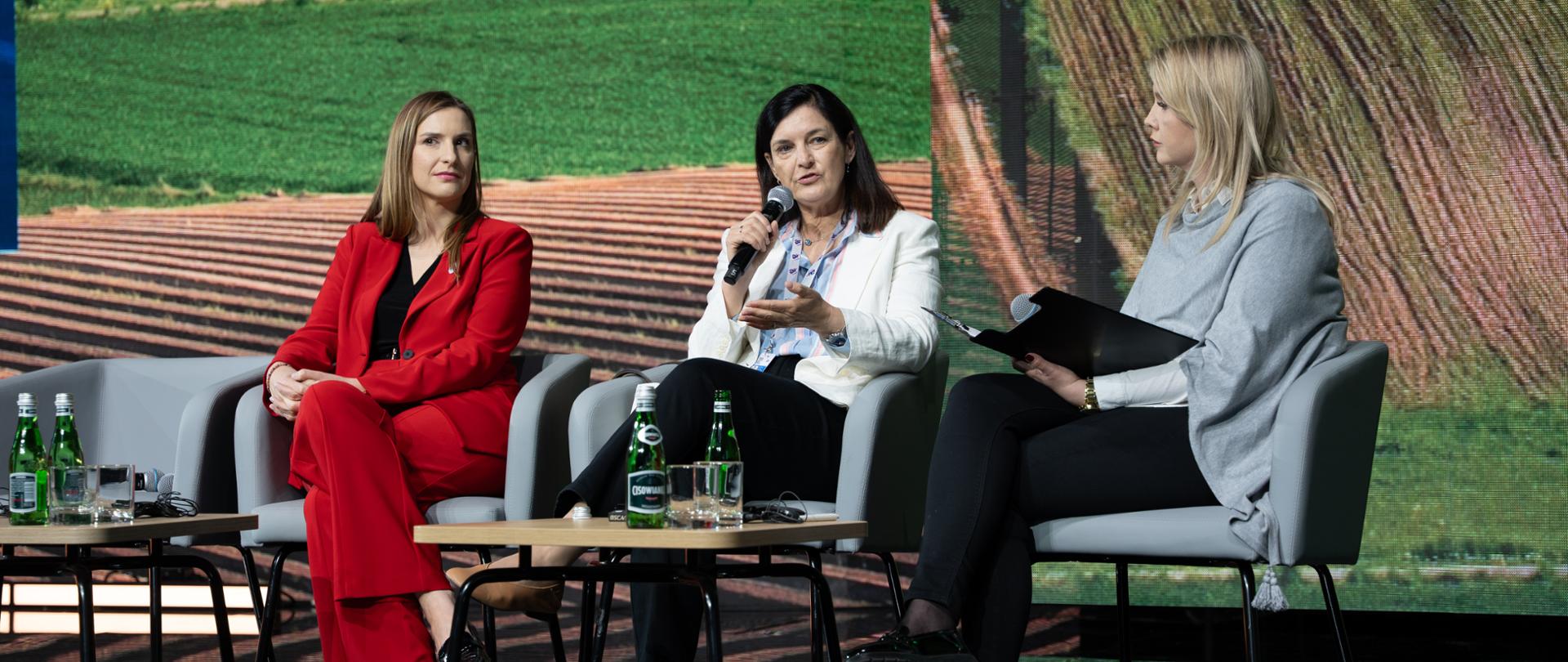 Deputy Minister for EU Affairs Magdalena Sobkowiak-Czarnecka, Anna Skoczek, Joanna Kuciel-Frydryszak during the debate