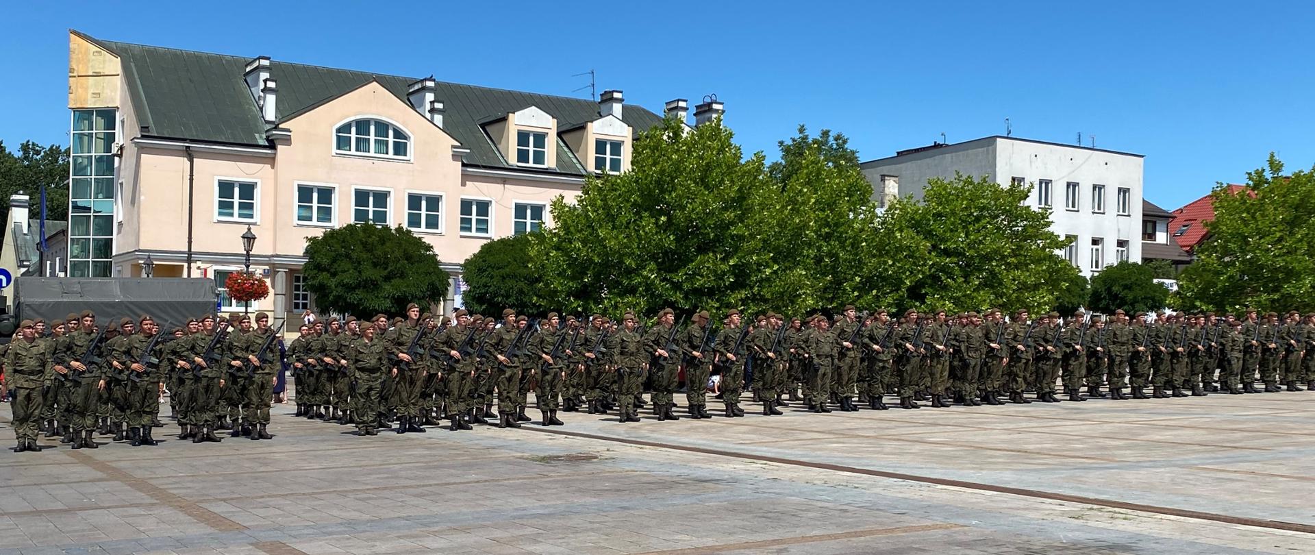 Przysięga wojskowa 5. Mazowieckiej Brygady Obrony Terytorialnej w Ciechanowie