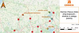Mapa przedstawia atrakcje turystyczne w pobliżu dróg krajowych w regionach Warmii i Mazur w Polsce. Na mapie znajdują się różne symbole oznaczające różne typy atrakcji, takie jak bunkry, muzea, zamki i skanseny. W prawym dolnym rogu znajduje się legenda wyjaśniająca te symbole. Tekst po prawej stronie brzmi: "Warmia i Mazury blisko dróg krajowych - atrakcje w zasięgu podróży." W prawym górnym rogu znajduje się logo GDDKiA (Generalna Dyrekcja Dróg Krajowych i Autostrad).