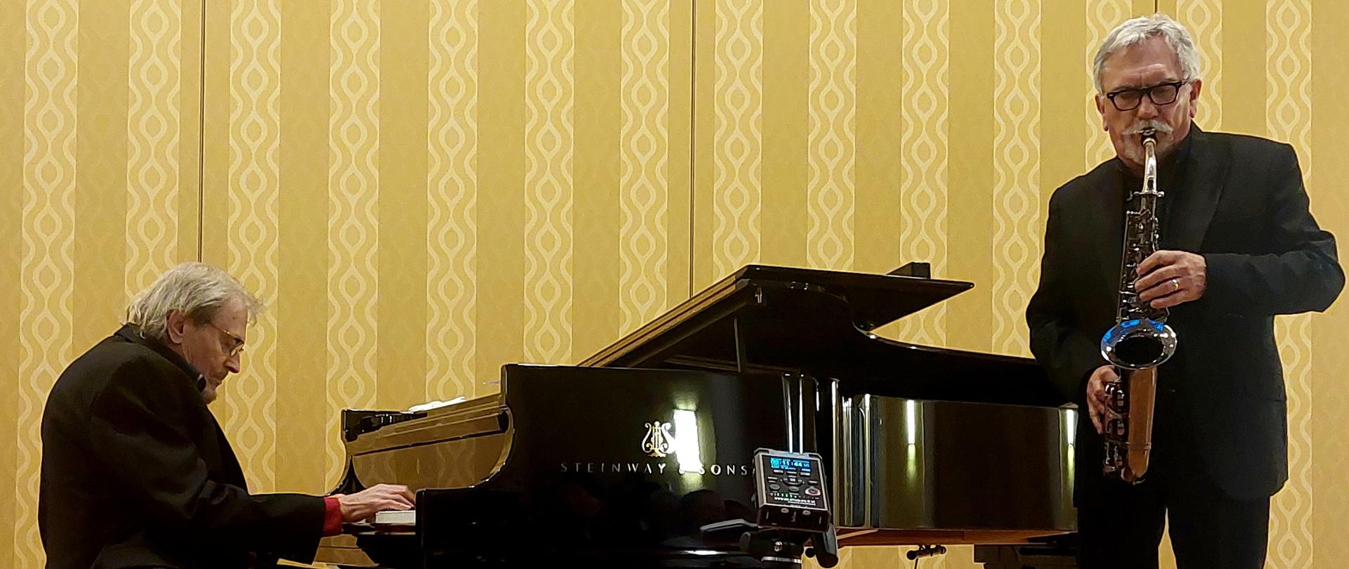 Mr. Makowicz and Mr. Medyna performing live