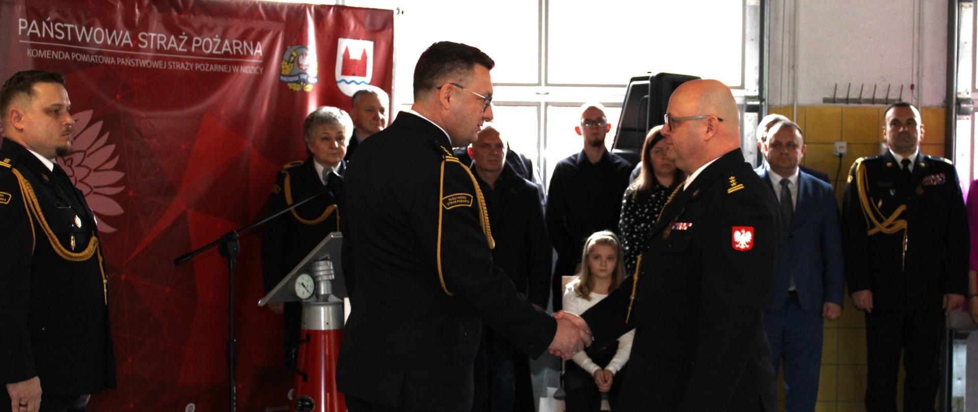 st. bryg. Augustynowicz oraz st.bryg.Tomasz Ostrowski p.o. Warmińsko-Mazurskiego Komendanta Wojewódzkiego PSP