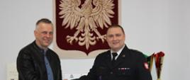 Na zdjęciu wójt gminy Tarnówka oraz komendant powiatowy PSP w Złotowie.