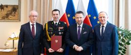 Minister Marcin Kierwiński wręczył powołanie generałowi Mariuszowi Feltynowskiemu na komendanta głównego Państwowej Straży Pożarnej.