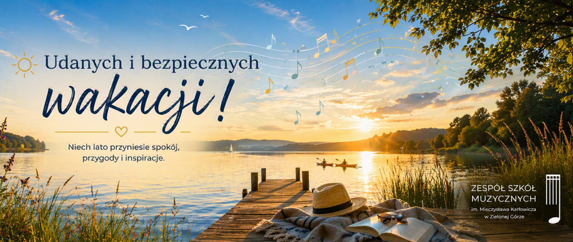 Baner wakacyjny Zespołu Szkół Muzycznych im. Mieczysława Karłowicza w Zielonej Górze. Na tle letniego krajobrazu z jeziorem o zachodzie słońca widoczny jest drewniany pomost prowadzący w stronę wody. W prawym dolnym rogu na kocu leżą słomkowy kapelusz, otwarta książka i okulary przeciwsłoneczne. W oddali płyną kajaki, a nad jeziorem unoszą się graficzne motywy nut i pięciolinii. Na grafice znajduje się napis: „Udanych i bezpiecznych wakacji! Niech lato przyniesie spokój, przygody i inspiracje.” W prawym dolnym rogu umieszczono logo i nazwę Zespołu Szkół Muzycznych im. Mieczysława Karłowicza w Zielonej Górze.
Przekaż swoją opinię na temat programu BizChat