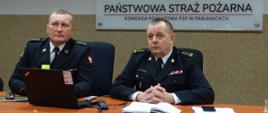 Na zdjęciu Komendant Powiatowy PSP w Pabianicach wraz Zastępcą podczas wideokonferencji dot. podsumowania działań realizowanych w 2021 r.