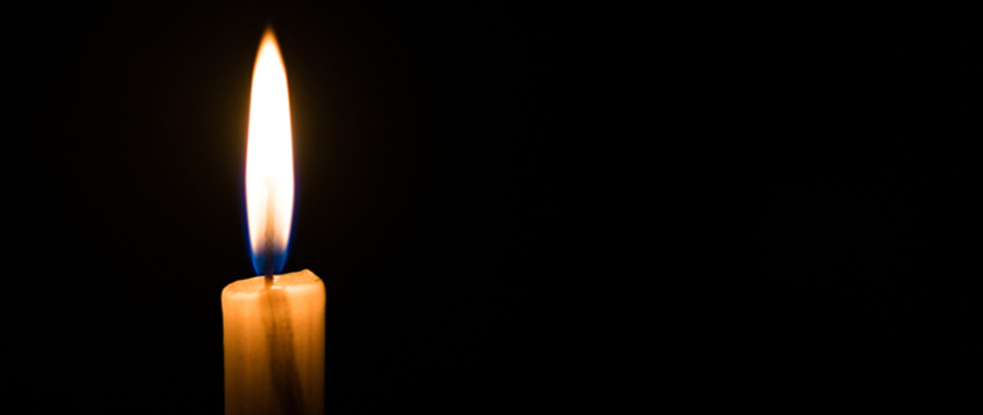 Odszedł na wieczną służbę druh Daniel z OSP Suchodół - na zdjęciu paląca się świeczka na czarnym tle