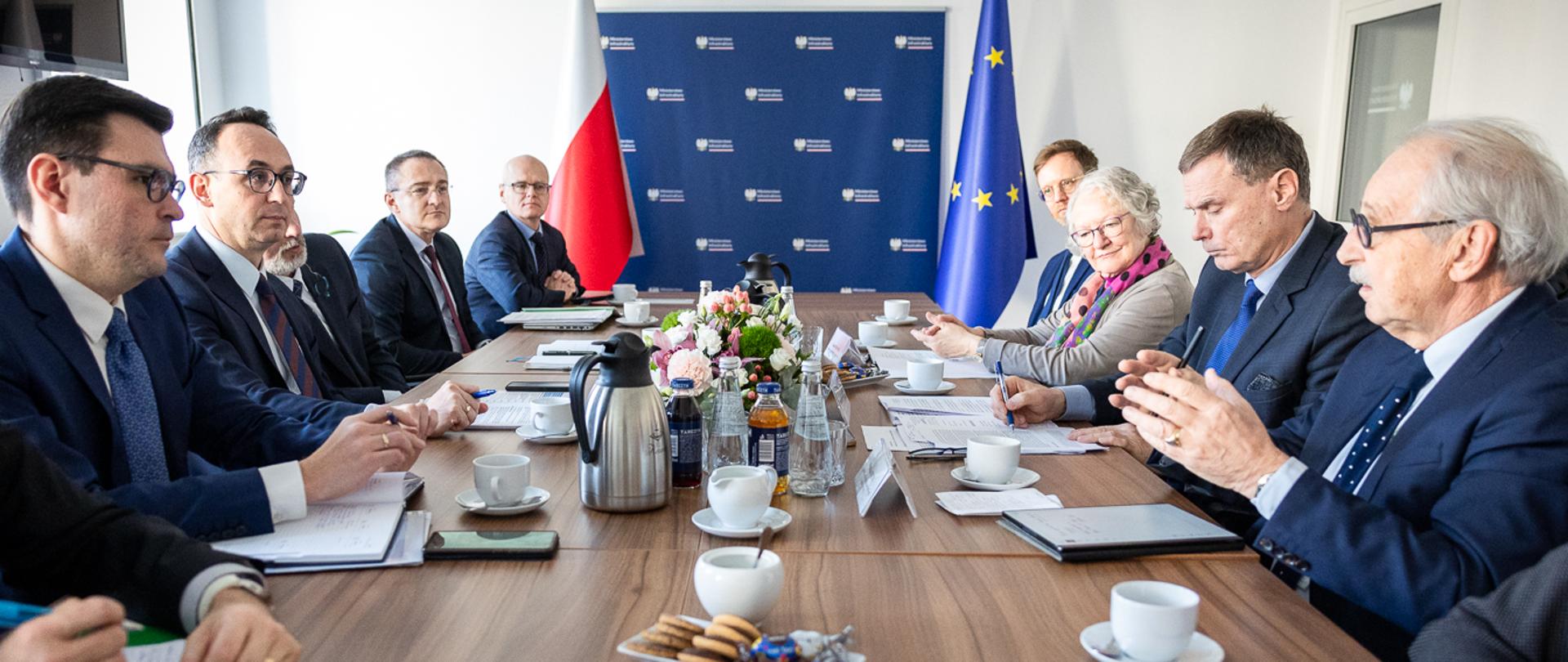 12 lutego 2025 r. minister infrastruktury Dariusz Klimczak spotkał się z europejskimi koordynatorami ds. transportu: europejskim koordynatorem ds. korytarza transportowego Morze Północne – Ren – Morze Śródziemne Pawłem Wojciechowskim, koordynatorem europejskim ds. europejskiej przestrzeni morskiej Gesine Meissner oraz europejskim koordynatorem ds. ERTMS Matthiasem Ruete