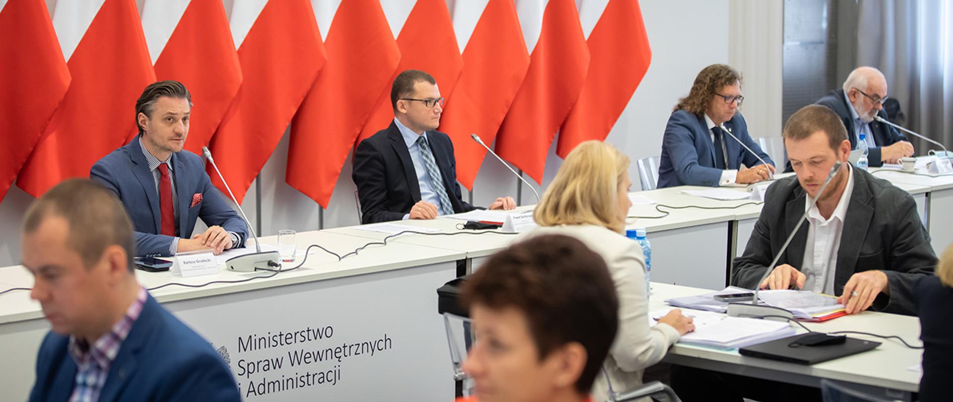 Na zdjęciu: wiceministrowie Paweł Szefernaker oraz Bartosz Grodecki, prezydent Sopotu Jacek Karnowski i Andrzej Porawski, Dyrektor Biura Związku Miast Polskich, Sekretarz KWRiST