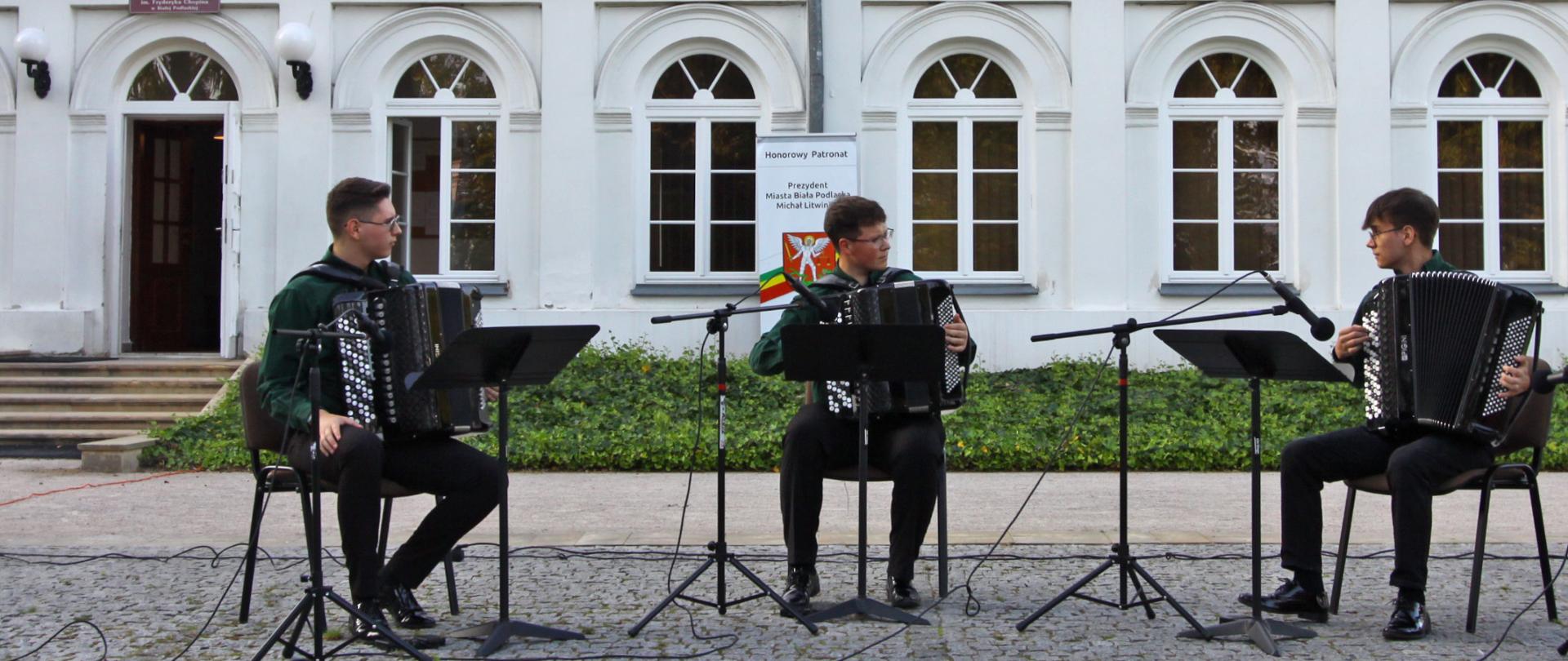 Trio akordeonowe: Marcel Semeniuk, Stanisław Krupa i Marcin Mitura