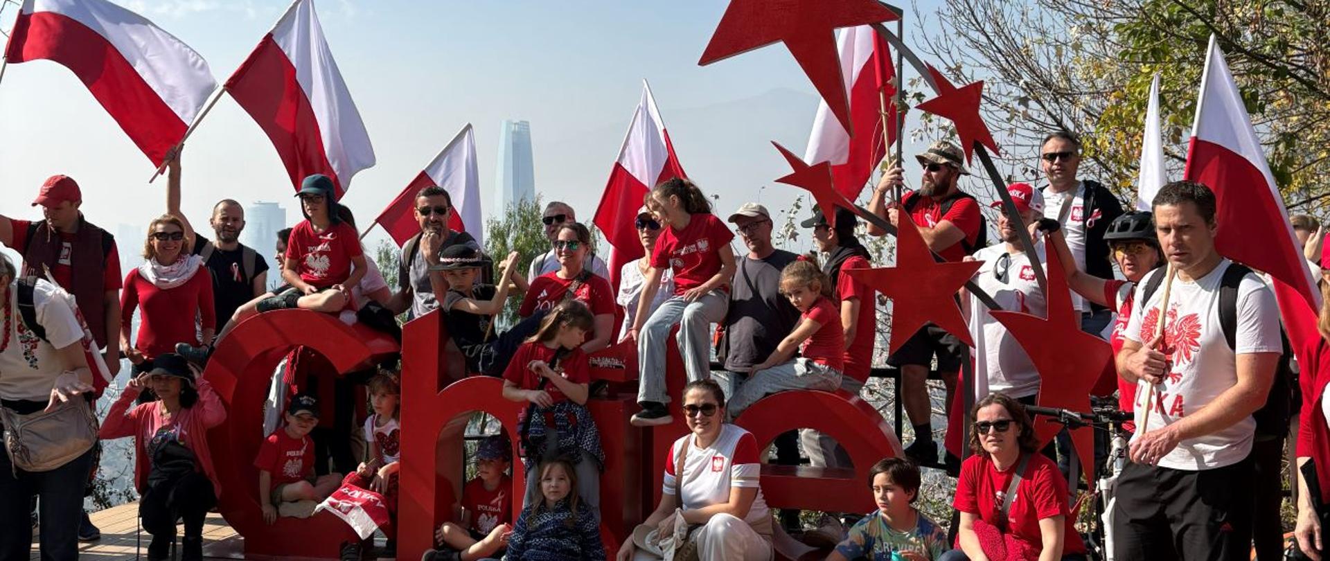 piknik polonijny 2026, zdjęcie przy literach Chile 